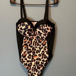 SHEIN Black and White Swimsuit with Leopard Trim